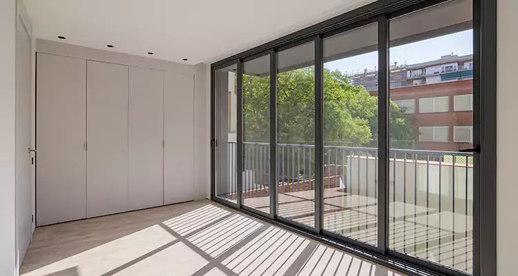 Fix Sliding Screen Door Track in Fruit Cove, FL